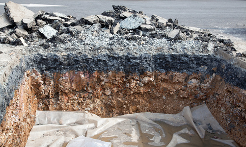 在沥青水泥混凝土下面层土壤照片