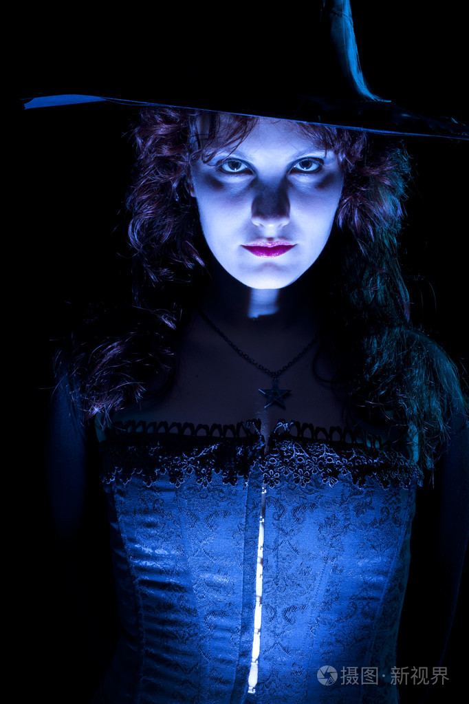 美丽的蓝色女巫