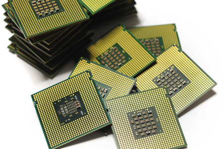 在白色上隔离的 Cpu 计算机处理器