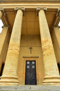 比利时 Virton 瓦镇圣劳伦斯教堂的古典门面