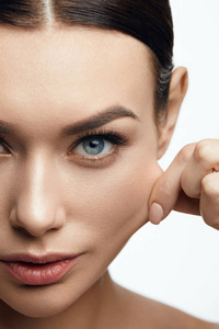 高弹性弹性皮肤.漂亮脸蛋的女人照片