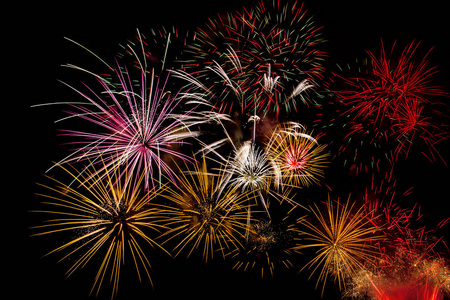 在新的一年及副本空间-抽象假日背景晚上烟花庆祝烟花在圣诞节和新年