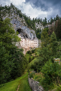 文艺复兴时期城堡在岩石上，Predjama，斯洛文尼亚