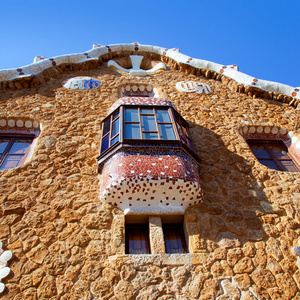 巴塞罗那马赛克巴塞罗那公园 guell 公园童话马赛克房子照片