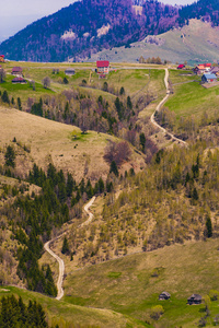 风景与山中的乡村土路