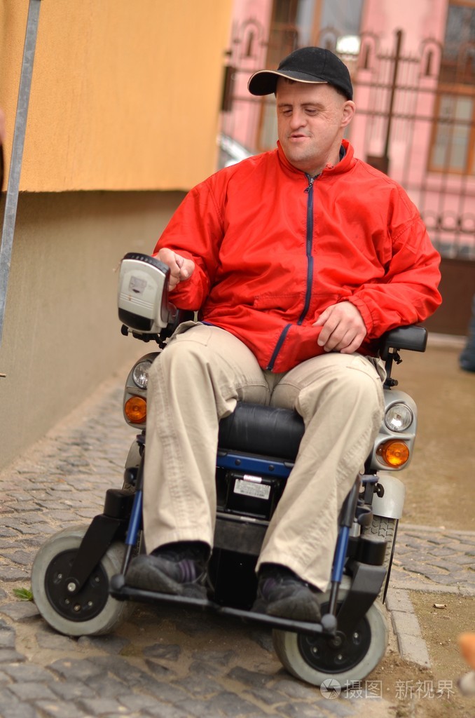 残疾的男子