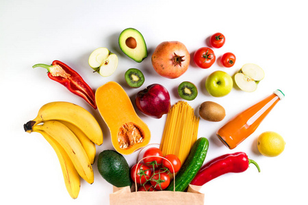 健康食品在纸袋面食, 蔬菜和水果的白色.购物食品, 素食理念照片