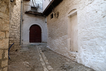 传统的奥斯曼民居在老城培拉特被称为白色城市阿尔巴尼亚