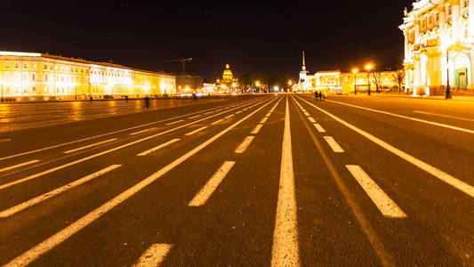 夜晚宫殿广场全景