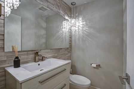 现代浴室设计痣线砖强调墙
