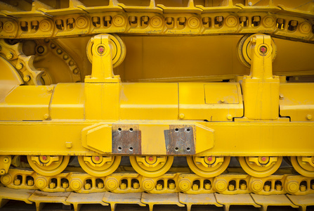 黄色履带链轨照片
