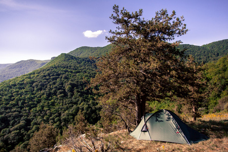 在乌克兰的野生山旅游帐篷