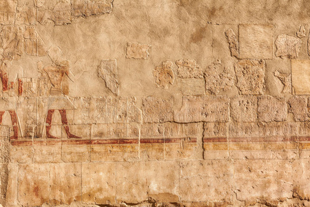 刻在石头上的老埃及象形文字