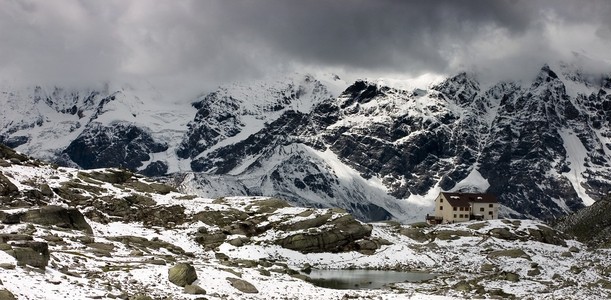 南蒂罗尔与 dusseldorfer 小屋阿尔卑斯山全景