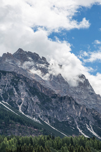 山山脊在意大利白云岩阿尔卑斯在夏天时间