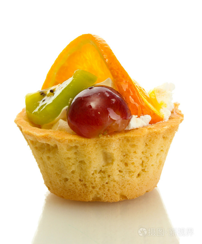 孤立在白色的水果甜蛋糕