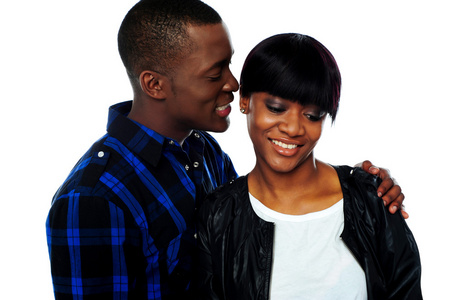 悄悄溜走男子在女友耳边说悄悄话照片