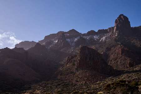 Teide 火山火山熔岩与草砂岩的美丽景观