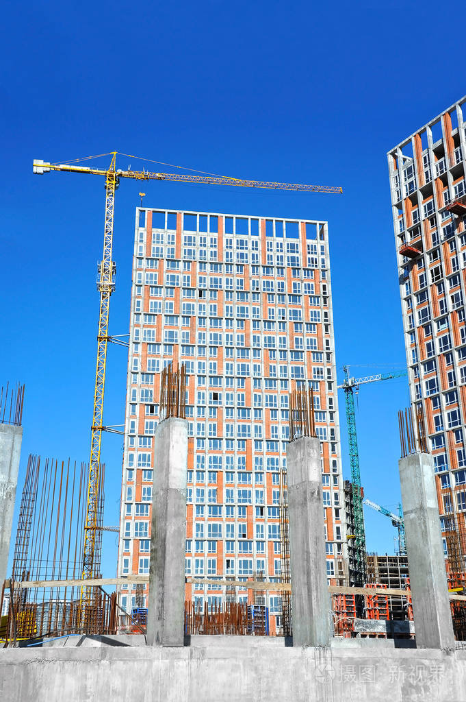 起重机和高层建筑施工现场