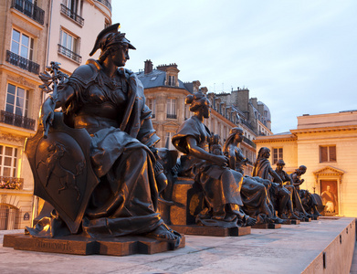 巴黎美德乐奥赛博物馆的雕像