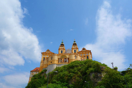 Melk 修道院修道院或 Stift Melk 是本笃会修道院在 Melk, 奥地利俯瞰多瑙河和瓦豪谷