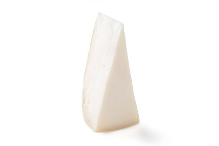 在白色背景下分离的三角形山羊奶酪片