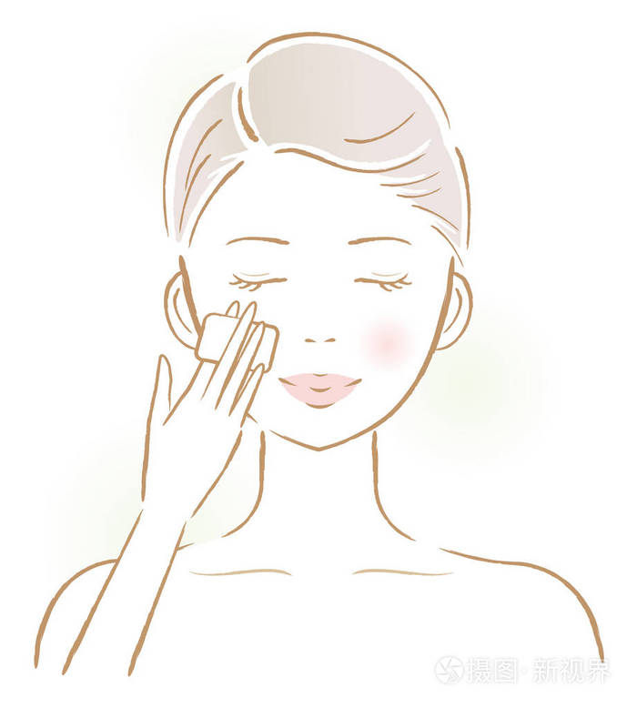 美丽的女人在她的脸上应用化妆水棉垫.美容护肤理念