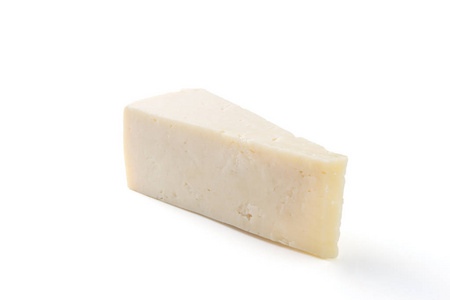 白色背景下三角形绵羊的美味奶酪
