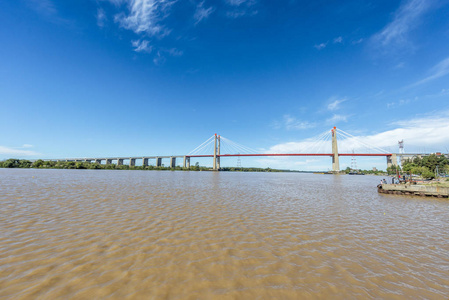 萨拉特 brazo 拉哥桥梁是两个斜拉桥的道路和铁路桥梁在阿根廷，萨拉特 布宜诺斯艾丽斯和 brazo 拉戈恩特雷里奥斯在城市