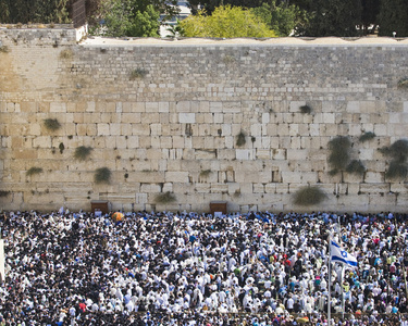 耶路撒冷10月16日祈祷的犹太人在西墙。Jerusal