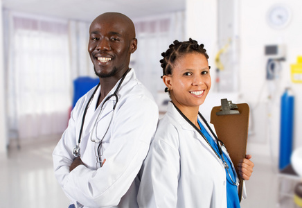 快乐的非洲裔美国医疗专业人员图片