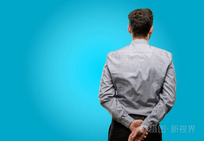 中年男子, 与胡子和弓领带背面, 后视图