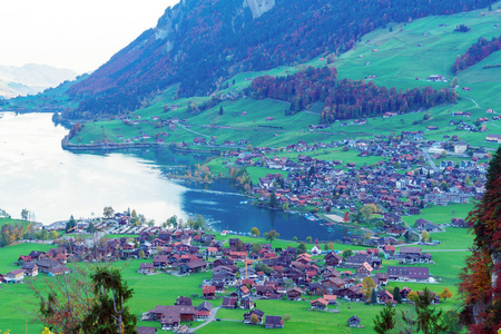 瑞士 Obwalden 湖 Lungern 或 Lungerersee 河谷