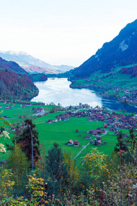 瑞士 Obwalden 湖 Lungern 或 Lungerersee 河谷