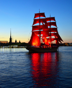 新华社圣彼得堡 6 月 24 日 假期红帆