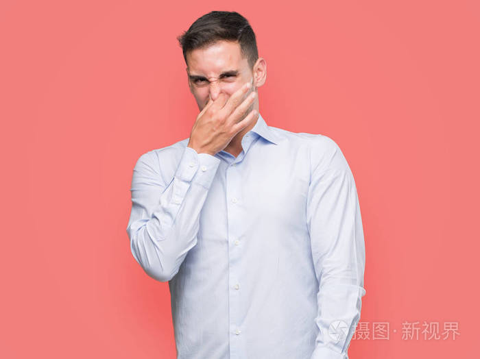 难以忍受的气味, 用手指在鼻子上屏住呼吸