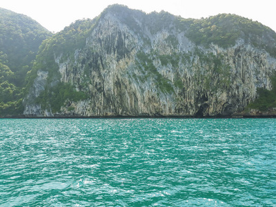 泰国的蓝海与海岛和天空