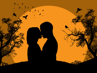 在日落时接吻的情侣