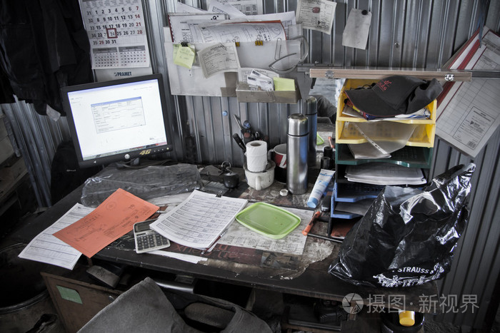 工作场所桌面凌乱