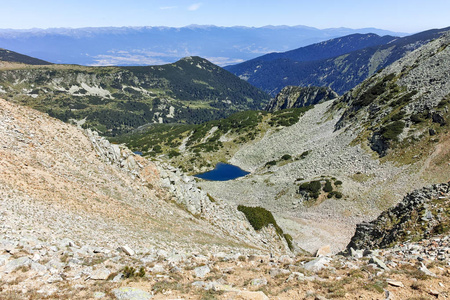 令人惊叹的风景与 Tipitsko 湖, Pirin 山, 保加利亚