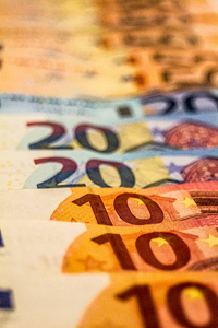 欧元纸币的组成, 提供了用于说明商业银行媒体演示等主题以及与金钱相关的博客或文章特征的巨大选择。