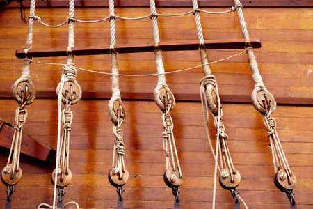 古代木帆船滑轮和绳索
