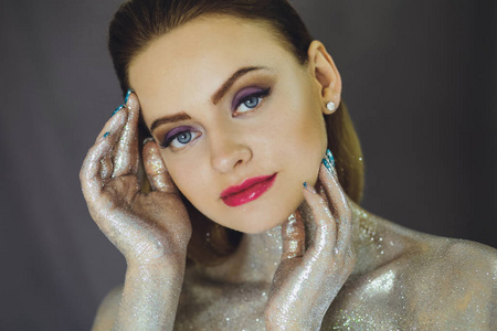 美是一张艺术的面孔.摄影棚拍摄的照片照片