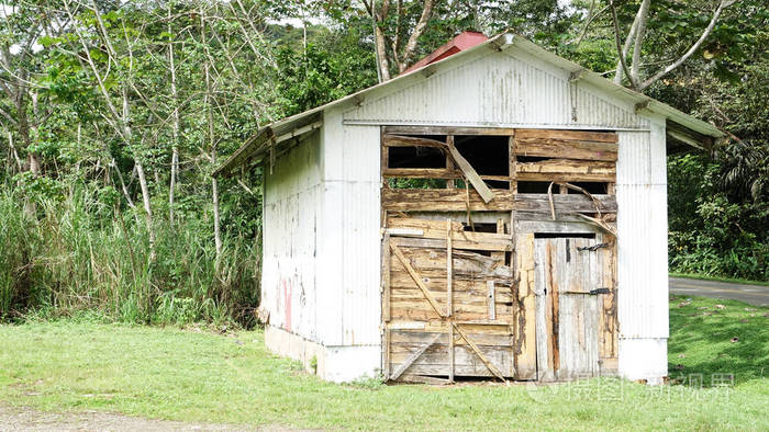 位于巴拿马运河附近的老棚屋