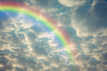 Cloudscape 彩虹蓝天白云与七彩彩虹在天空中使用壁纸背景, 工艺在复古风格