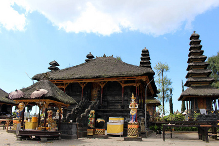 普拉乌伦乌布达努苏黑巴托尔, 巴厘岛周围的景色。2018年5月采取