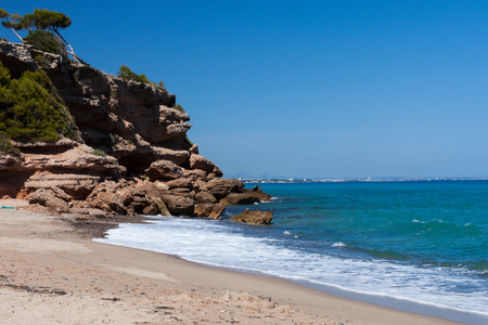 美丽的小海滩上海岸的布拉瓦海岸，西班牙