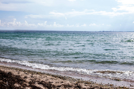 美丽的热带海滩 海景 与在夏天的阳光。海边的风景