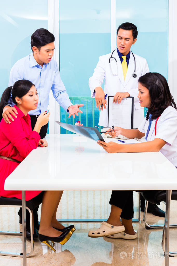 亚洲病人咨询医生办公室