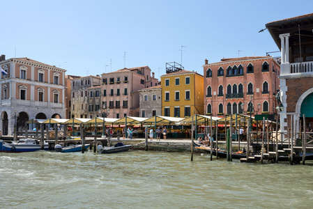 市容和威尼斯大运河从市场